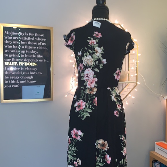 🌸🌺 NWT - CAUTION TO THE WIND | Adorable Romper Dress with Shorts Sz S - Picture 6 of 7